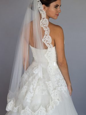 Velo para novia con encaje.