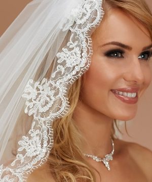 Velo de novia en encaje.