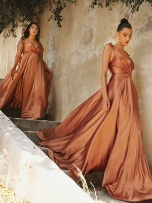 Vestido largo satinado de abertura Rf. BD105.