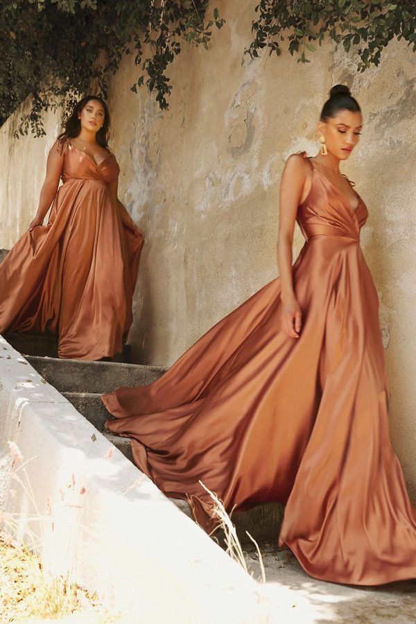 Vestido largo satinado de abertura Rf. BD105.