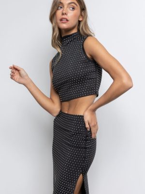 Set negro falda y crop top con piedras brillantes