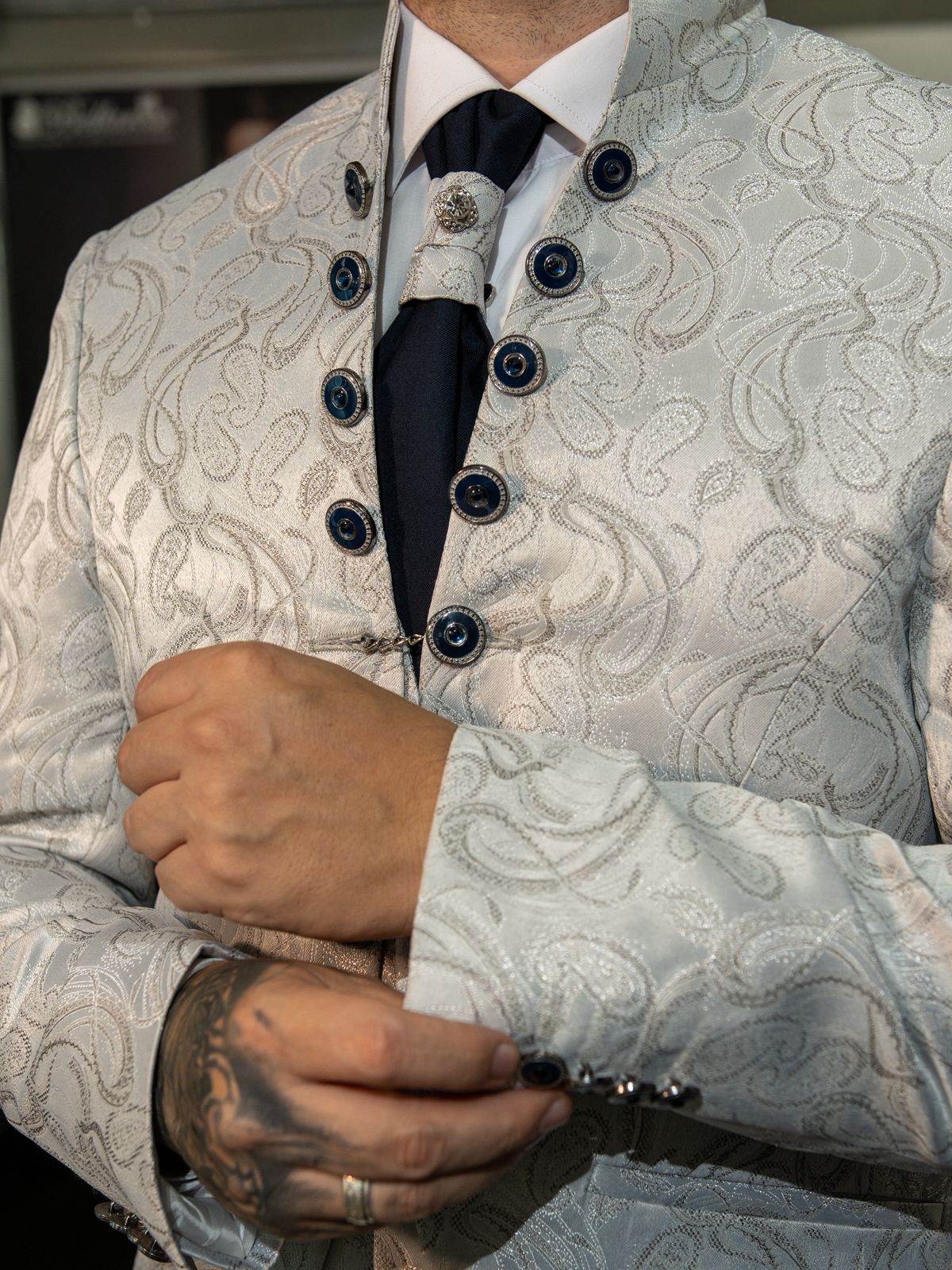 Traje de Novio Vanguardista ¨Imperial Silver¨ - Imagen 7