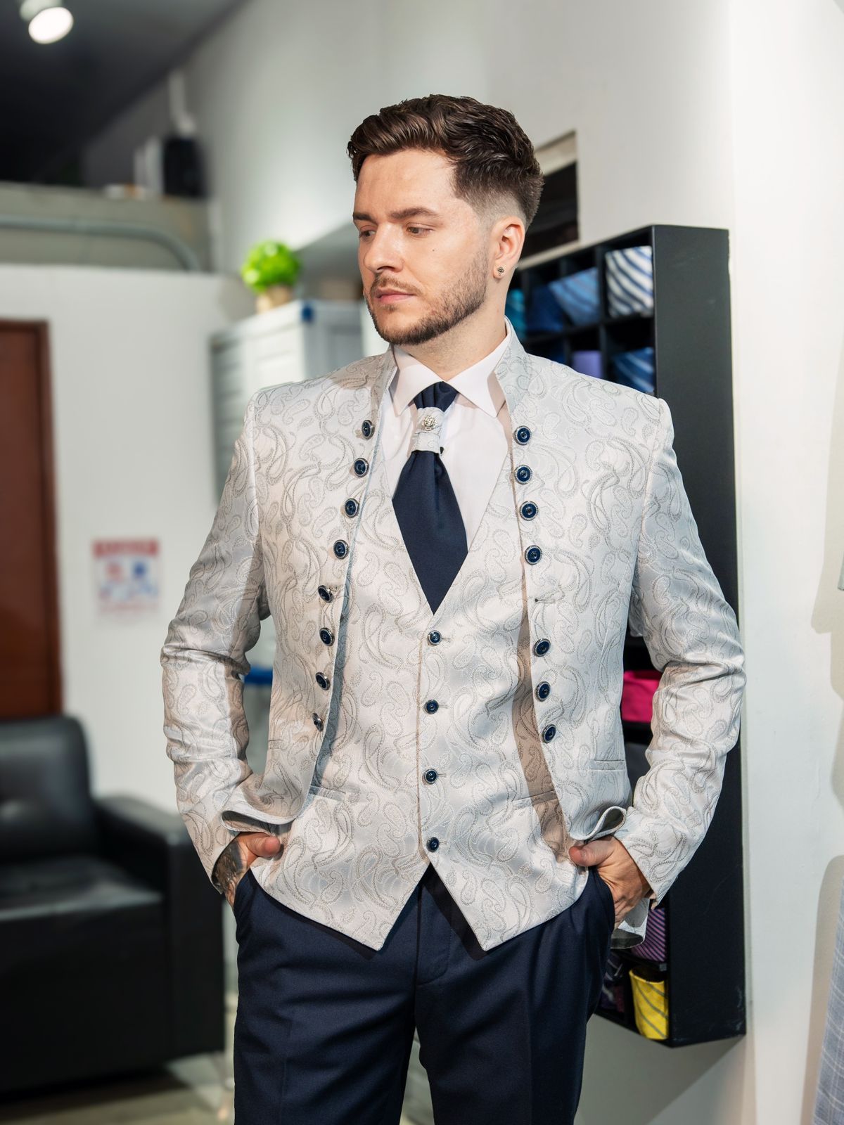 Traje de Novio Vanguardista ¨Imperial Silver¨ - Imagen 3