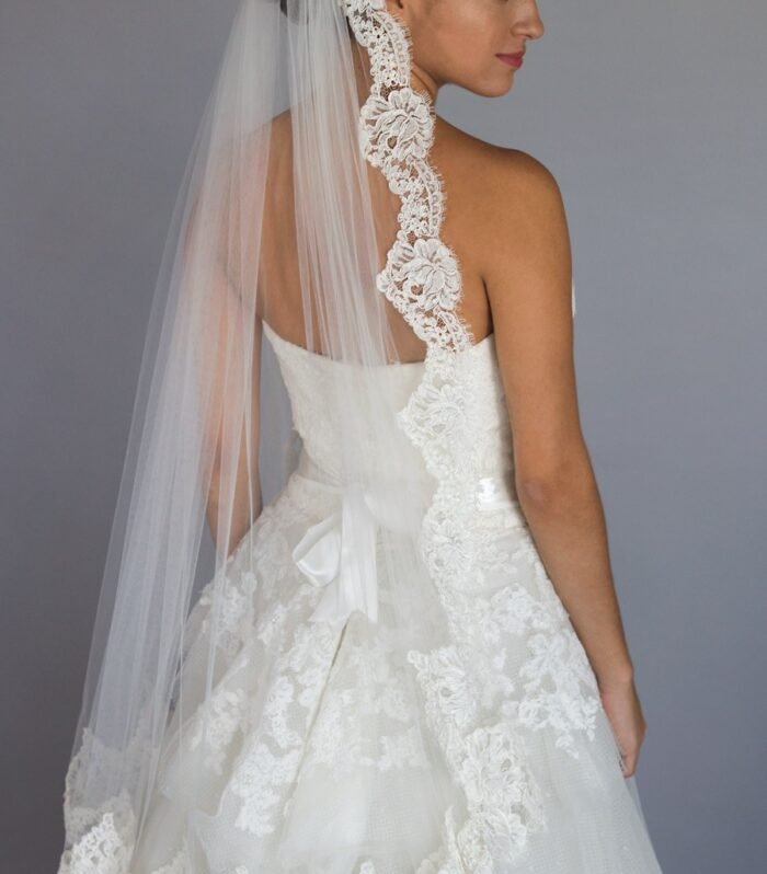 Velo de Novia con Borde de Encaje